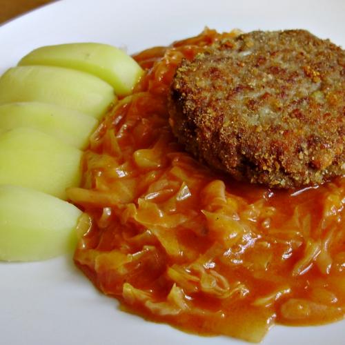 Paradajková kapusta s fašírkou